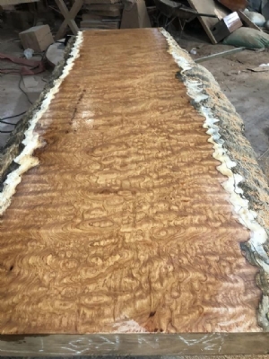 Mặt bàn Gõ đỏ Nu chun sẵn kho ạ . Bác nào quan tâm qua kho xem hoặc alo em nhé ạ: 0988045958/0909377209