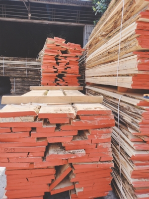 Tần bì nhập nguyên kiện, độ dày 2cm; 2.6cm; 4cm sẵn kho sll. Khách cần chỉ việc nhấc máy alo, bên em ship đến tận chân công trình ạ. Hotline: 0988045958/0909377209