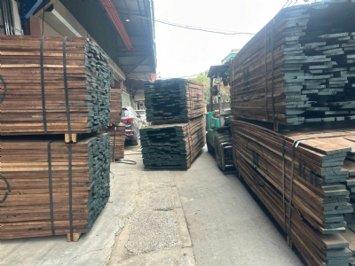 Óc chó Bắc Mỹ: 2.2cm đến 5.1cm. Chất lượng: FAS-1COM-2COM. sẵn kho. Khách cần alo hoặc zalo: 0988045958/0909377209